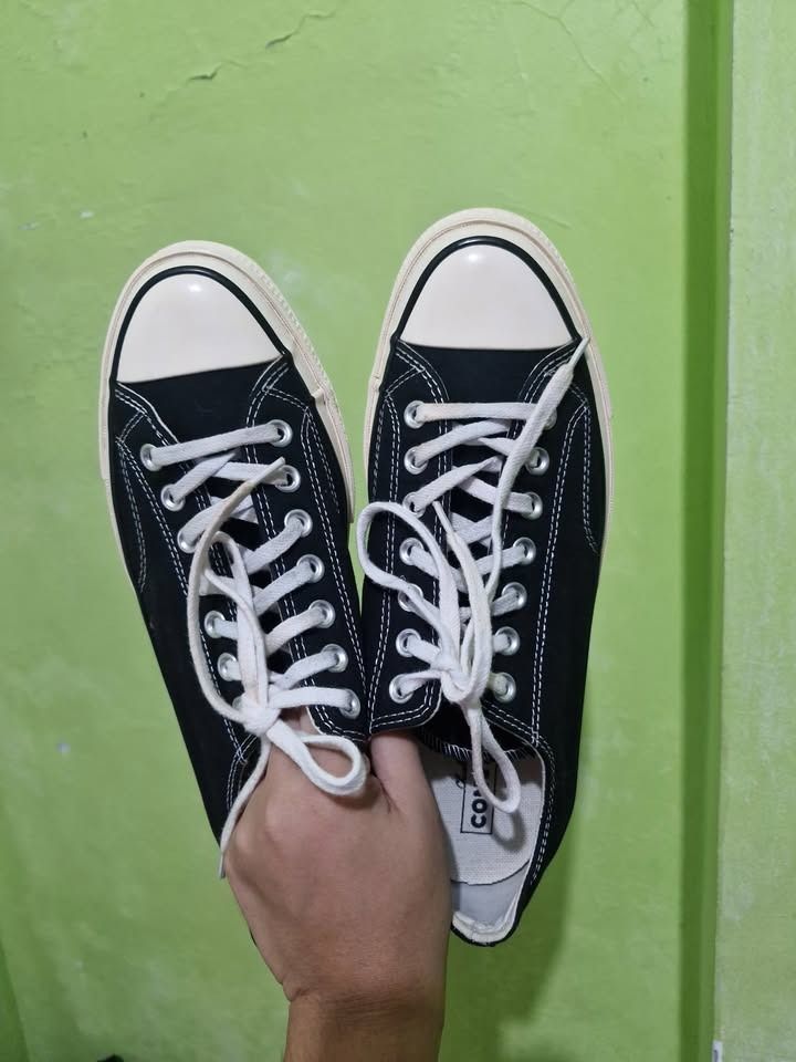 PRELOVED CONVERSE CHUCK 70 LOW CUT – BLACK (Category: Casual Shoes) located in Caloocan City. Submitted by cmllesguerra (Listing ID 1461023615, Image 1). Description: RFS: Declutter hindi nagagamit. Size: Women 11 | Men 9 | 27.5 cm Note: OG/Authentic. No box included. 📍 Location: Taytay, Rizal - Payment first via GCash or bank transfer.