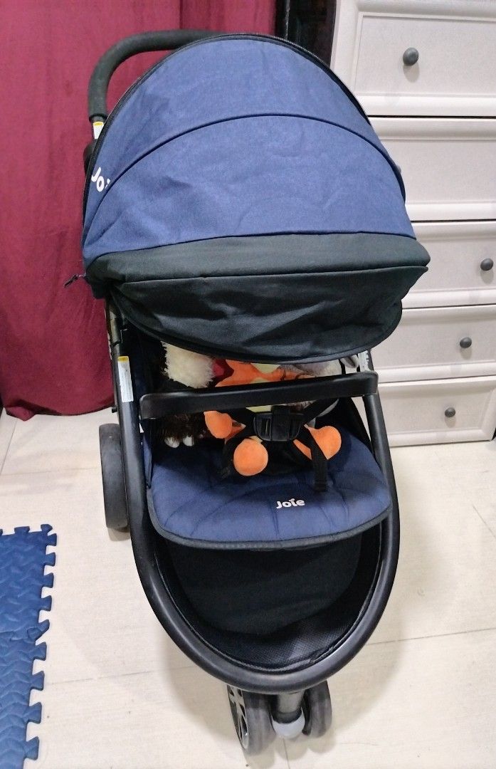 Preloved Navy blue Joie Litetrax 3 Stroller (Category: Strollers) located in Taguig. Submitted by wearepreloved83 (Listing ID 1461062958, Image 2). Description: Preloved Navy blue Joie Litetrax 3 Stroller Multi-position reclining seat suitable from newborn up to toddler 35kg. Featuring a 3-wheel design, an adjustable sun canopy with mesh windows, and a safety bumper bar. Good Condition Heavyduty Stroller Not faded Sign of usage bawal sa maselan N