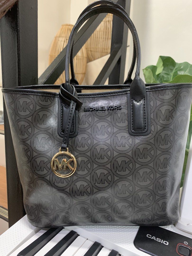 Pre owned original MK Jet set small (Category: Luxury Bags & Wallets) located in Cebu City. Submitted by ronalynmauring (Listing ID 1461042270, Image 3). Description: .