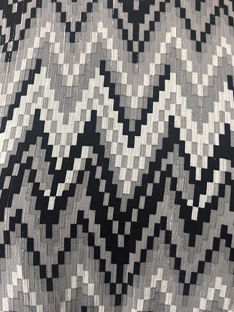 Printed Top (Category: Blouses) located in Quezon City. Submitted by babybutton2018 (Listing ID 1461014673, Image 2). Description: Printed Long Sleeved Top With slight shimmer effect in actual Size: L Never been used, stored in closet for a long time No issues RFS: Decluttering.