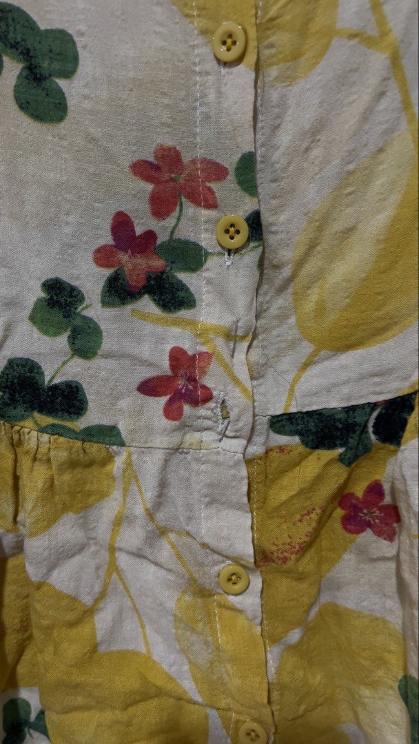 Printed Top (Category: Blouses) located in Cebu City. Submitted by fromreggg (Listing ID 1461072922, Image 2). Description: Printed top Fits M-L Missing 1 button P150.