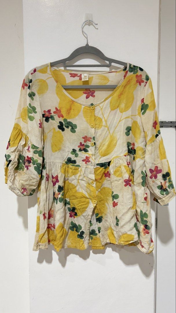 Printed Top (Category: Blouses) located in Cebu City. Submitted by fromreggg (Listing ID 1461072922, Image 1). Description: Printed top Fits M-L Missing 1 button P150.