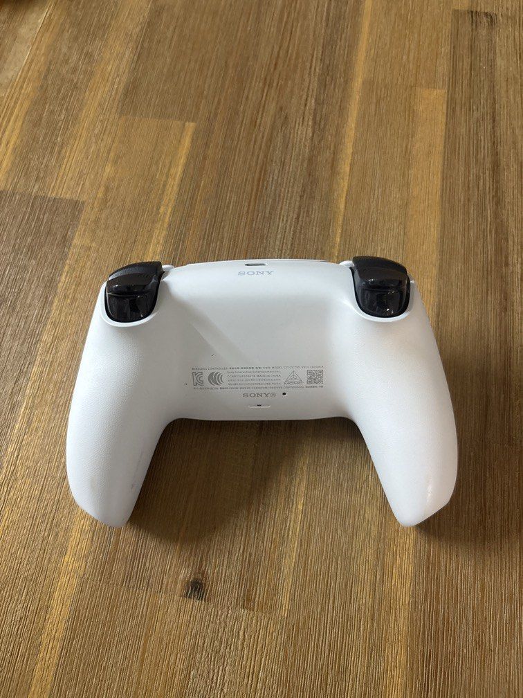 PS5 Controller (Category: Controllers) located in Singapore. Submitted by botbfix (Listing ID 1461113846, Image 2). Description: Changed new joystick rubber .