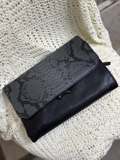 (Category: ) located in . Submitted by vintage_vogue6100 (Listing ID 1461040019, Image 1). Description: .