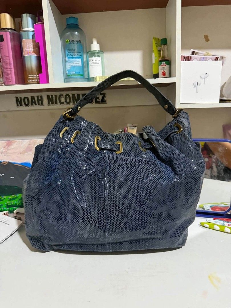 python-embossed leather hobo bag by Tory Burch (Category: Shoulder Bags) located in Surigao. Submitted by lilowearph (Listing ID 1460943076, Image 3). Description: .