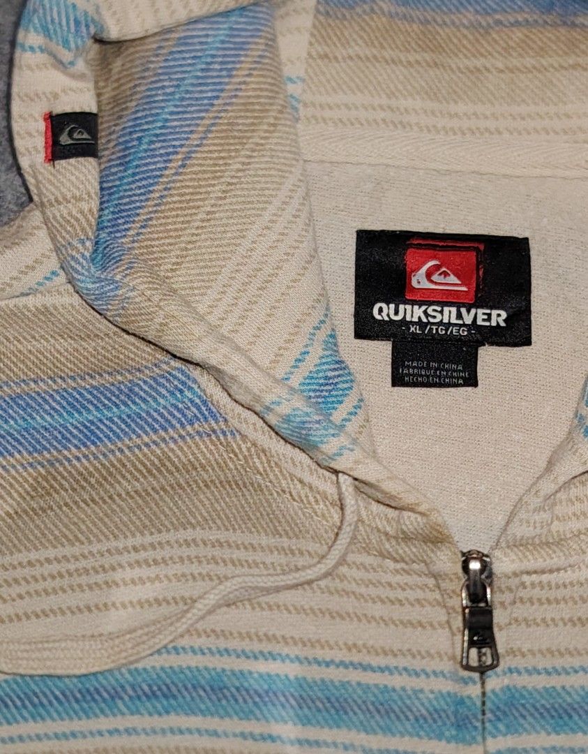 Quicksilver full zip hoodie jacket (Category: Hoodies) located in San Fernando. Submitted by vincentgomez (Listing ID 1460998501, Image 2). Description: Quicksilver full zip hoodie jacket -Dimes 23 x 30 -XL on tag -Good Condition -Authentic La Union 📍 DM FOR MORE INFO IF INTERESTED ‼️.