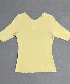(Category: ) located in . Submitted by sb.thriftwear (Listing ID 1461077368, Image 1). Description: .