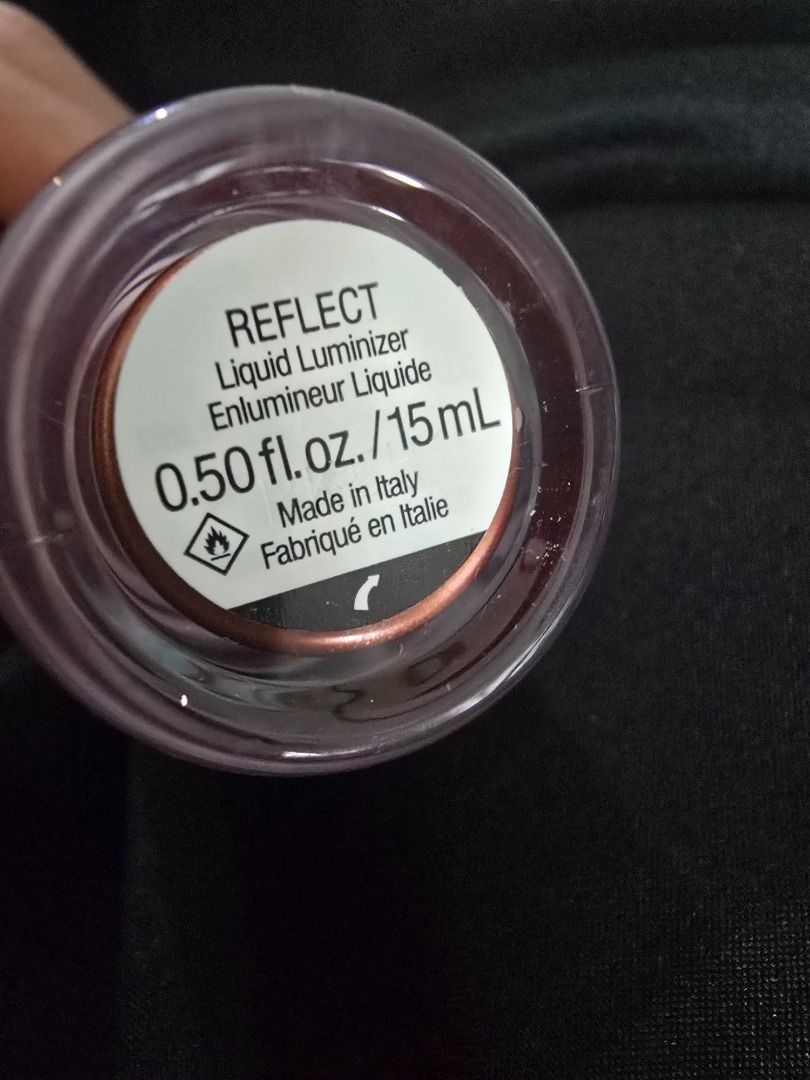 Rare Beauty Reflect Liquid Luminizer (Category: Makeup) located in Makati City. Submitted by naomikim818 (Listing ID 1460950116, Image 2). Description: 95% full Gift this yr July ‼️ i don t sell / use fakes - Rare Beauty Liquid Luminizer - Shade: Reflect - Effect: Adds a beautiful glow/highlight - Size: 15ml - Origin: Made in Italy.