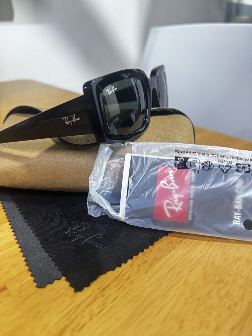 Rayban Kilian sunglasses (Category: Sunglasses & Eyewear) located in Bulacan. Submitted by animrac23 (Listing ID 1461018868, Image 3). Description: Personal item❗️ Authentic Rayban Kilian sunglasses. Bought in USA. Rfs — maluwag kahit anong pilit 🙄😅.