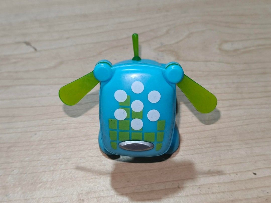 [READ DESCRIPTION] iDog Robot Blue McDonalds Nostalgia around 2010 (Category: Character Goods) located in Angeles City. Submitted by trustsuki (Listing ID 1460993529, Image 1). Description: buy as it is not sure if working.