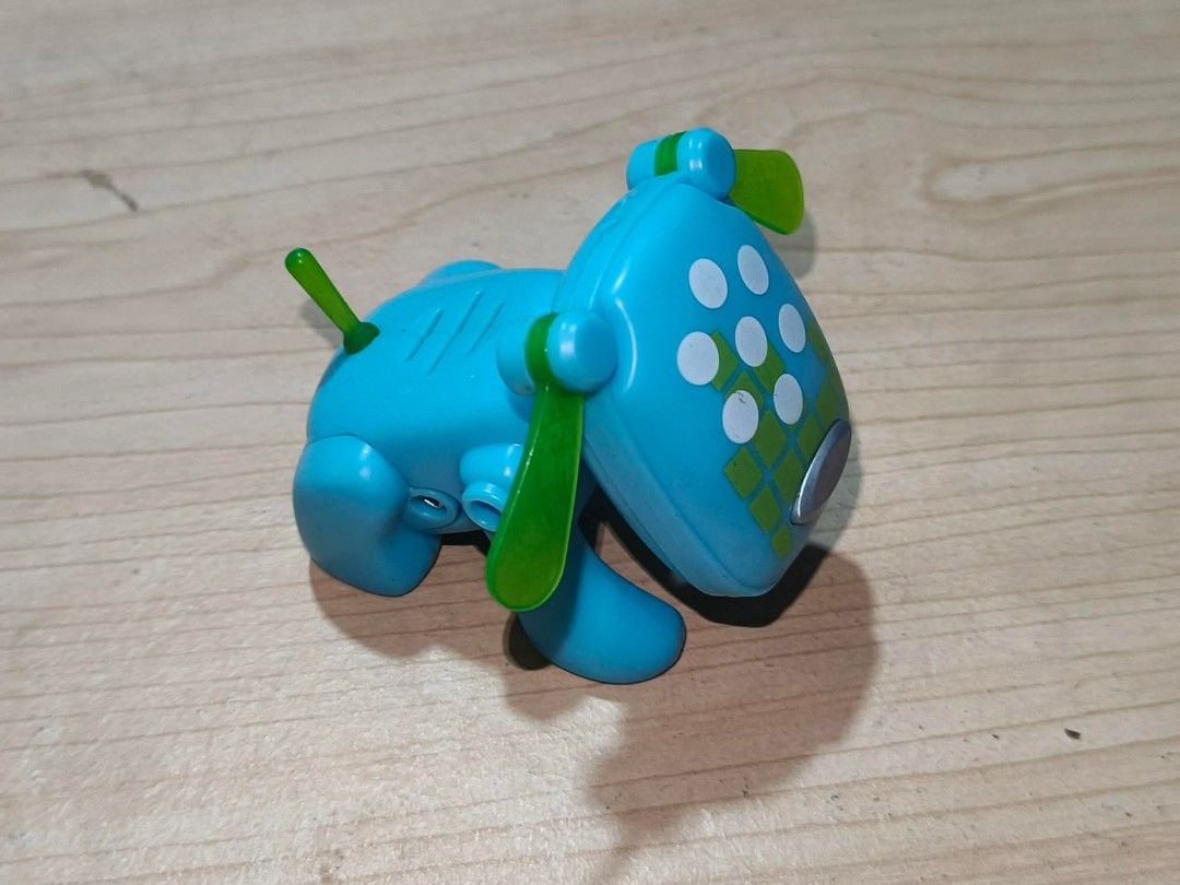 [READ DESCRIPTION] iDog Robot Blue McDonalds Nostalgia around 2010 (Category: Character Goods) located in Angeles City. Submitted by trustsuki (Listing ID 1460993529, Image 2). Description: buy as it is not sure if working.