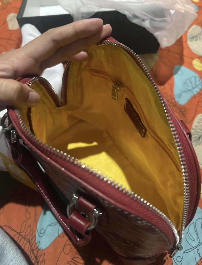 red Goyard Bag (Category: Shoulder Bags) located in San Pascual. Submitted by aesthea_closet (Listing ID 1461004038, Image 3). Description: no sling (hindi na nakita) .
