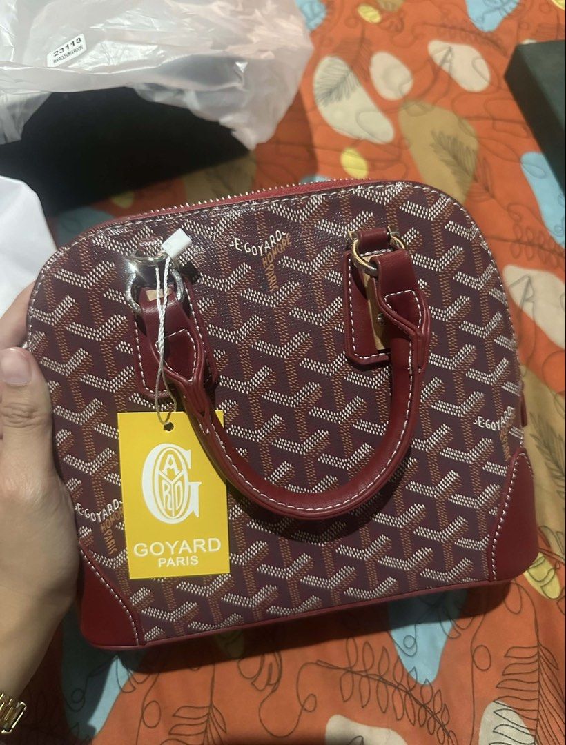 red Goyard Bag (Category: Shoulder Bags) located in San Pascual. Submitted by aesthea_closet (Listing ID 1461004038, Image 2). Description: no sling (hindi na nakita) .