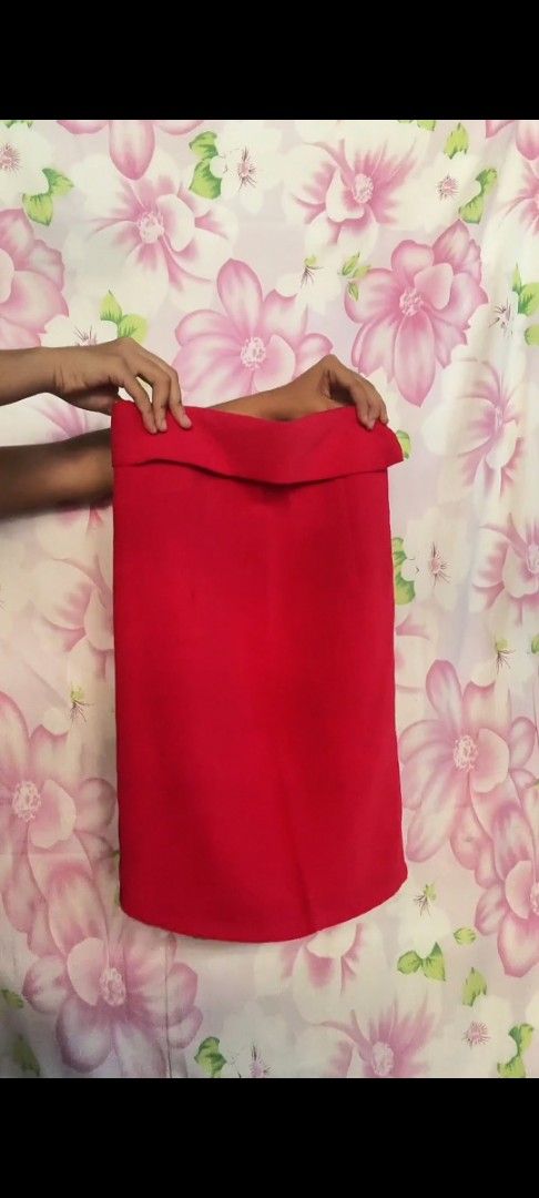 Red Mxoni.. Skirt (Category: Skirts) located in Dipolog. Submitted by true.brclo_thing (Listing ID 1461008060, Image 1). Description: -color may vary due to lighting📌 - pinkish red skirt in person - size:25 - tight / not stretchy - Ideal for work or a night out - no issue.