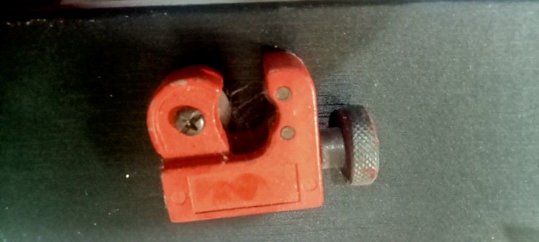 Red Pipe Cutter Tool (Category: Craft Supplies & Tools) located in Paranaque City. Submitted by dimaguilaa94969 (Listing ID 1460960492, Image 1). Description: -mini Red pipe holder - Features ahoding wheel and adjustable pressure knob - Ideal for small plumbing jobs09260966619 .