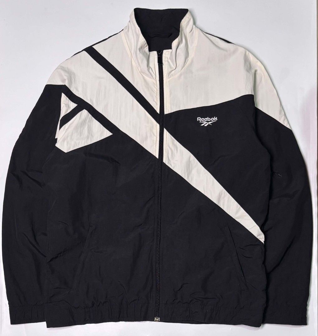 Reebok Classic Vector Track Jacket (Category: Coats, Jackets and Outerwear) located in Daet. Submitted by retro_gallery (Listing ID 1460985520, Image 1). Description: .