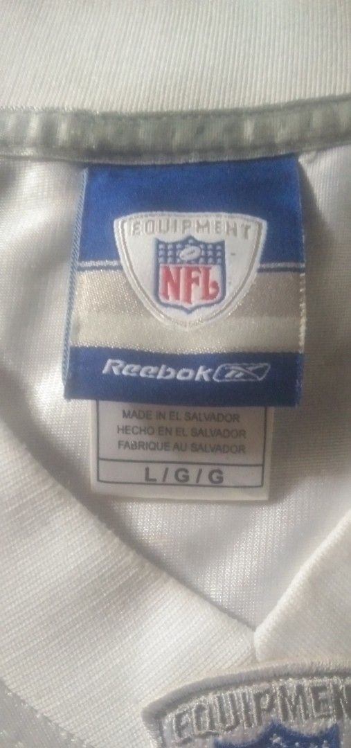 Reebok NFL Equipment Jersey Size L (Category: Tshirts & Polo Shirts ) located in Manila. Submitted by chaoticalley (Listing ID 1460958629, Image 2). Description: - White NFL Jersey by Reebok - Size: Large (L) - Made in El Salvador - Features NFL Equipment branding - Ideal for any football fan or collector.