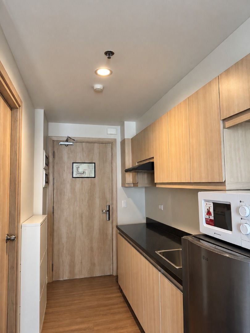 Replacement: Solinea Tower 4 Studio For Rent (Category: Apartments & Condos) located in Cebu City. Submitted by joaquinrpi81493 (Listing ID 1461008187, Image 3). Description: Looking for a replacement to take over my lease at Solinea Tower 4. 📍 Solinea Tower 4, Cebu City 💰 ₱19,000/month 📅 2 months remaining 🔄 Can be renewed after the 2-month lease I’ll be moving out on November 7, so I’m looking for someone who would like to take over the rem