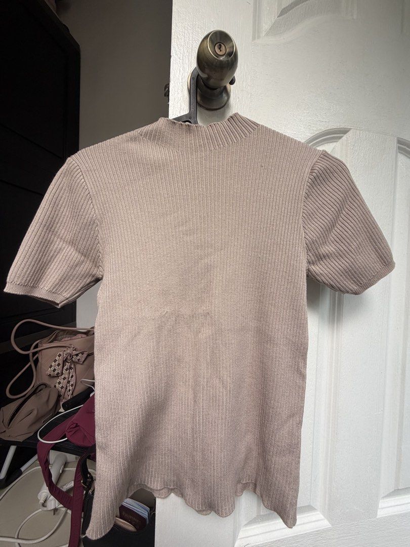 Ribbed Mock Neck Puff Sleeve Top (Category: Blouses) located in Quezon City. Submitted by daniclutter123 (Listing ID 1460966503, Image 1). Description: Cute ribbed top with mock neck and puff sleeves. Scalloped hem detail. Soft, stretchy material. Great for dressing up or down & for office outfit..