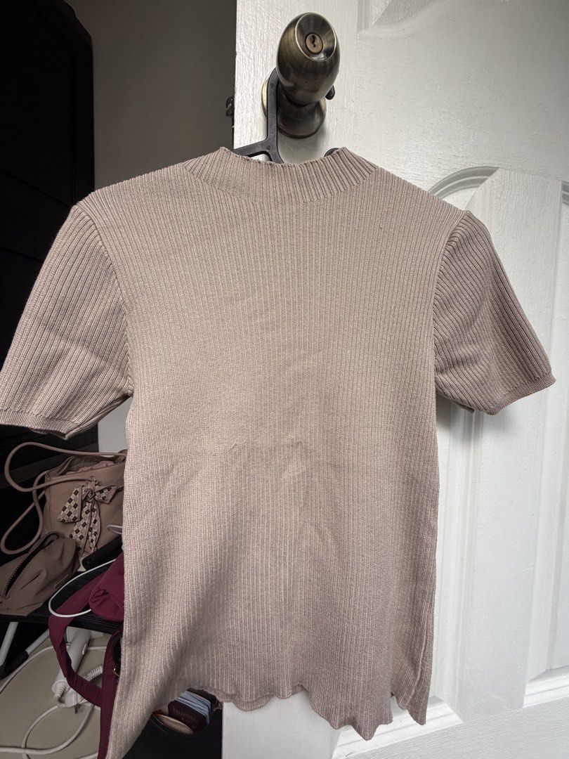 Ribbed Mock Neck Puff Sleeve Top (Category: Blouses) located in Quezon City. Submitted by daniclutter123 (Listing ID 1460966503, Image 3). Description: Cute ribbed top with mock neck and puff sleeves. Scalloped hem detail. Soft, stretchy material. Great for dressing up or down & for office outfit..