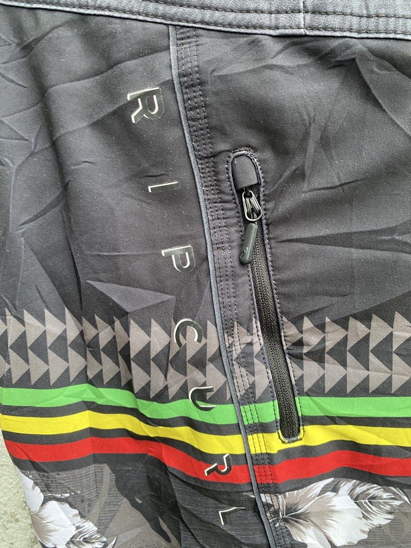 RIPCURL (Category: Shorts) located in Cavite. Submitted by thrift_sum_mo (Listing ID 1461017289, Image 3). Description: .
