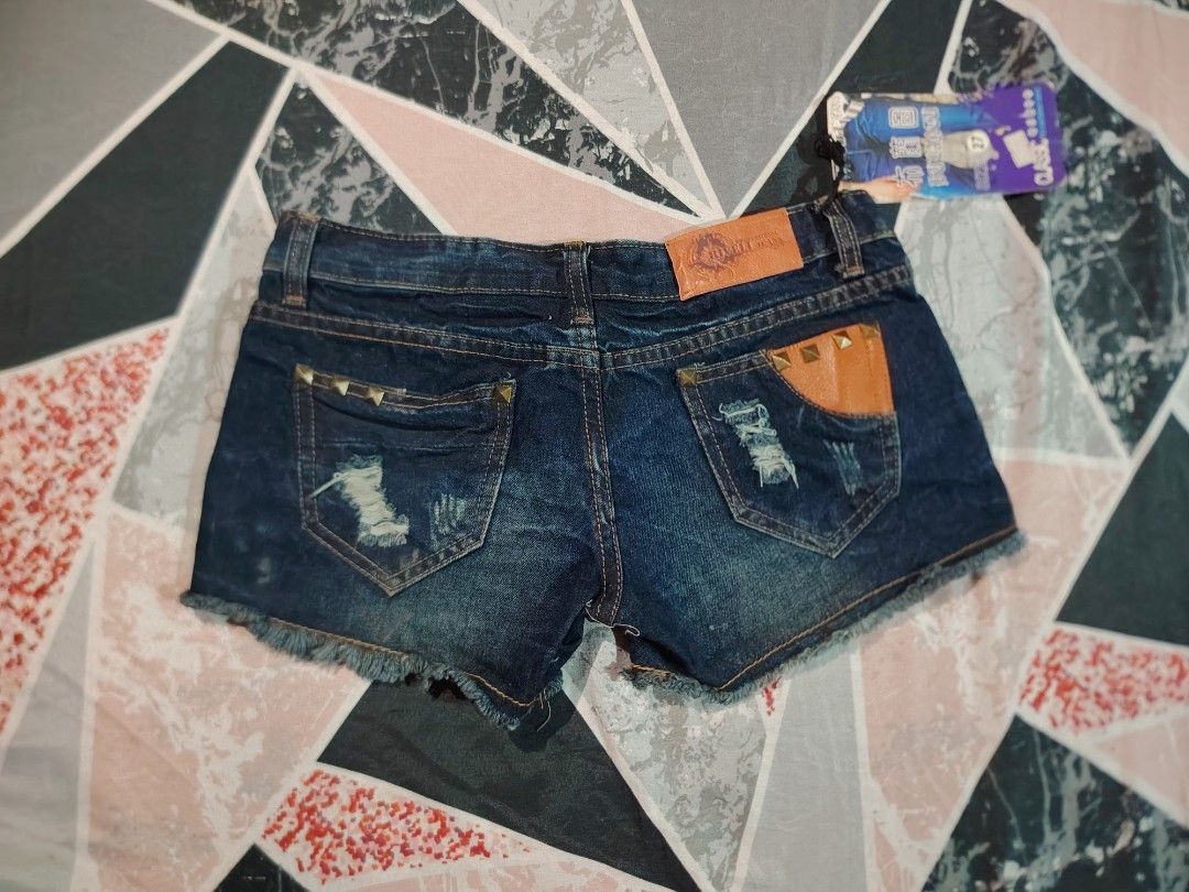 Riveli low rise short (Category: Shorts) located in San Fernando. Submitted by vincentgomez (Listing ID 1461046953, Image 3). Description: Riveli low rise short -Waistline 28 to 30 -Like new condition -Flawless La Union 📍 DM FOR MORE INFO IF INTERESTED ‼️.