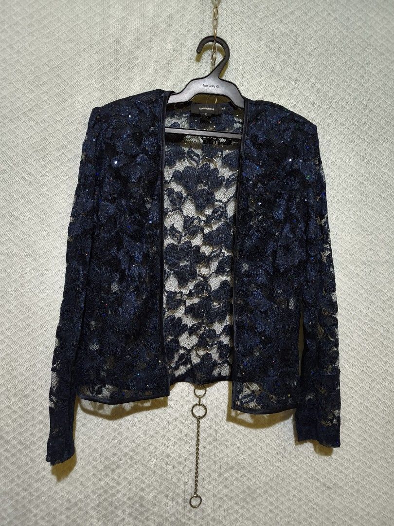 R&M Richards Navy Lace Sequin Open Front Jacket Size 10 (Category: Coats, Jackets and Outerwear) located in La Paz. Submitted by carou89146 (Listing ID 1461072322, Image 1). Description: - Navy blue lace jacket with sequins - Open front style - Ideal for elevating your look - Size 10 - Made in China.
