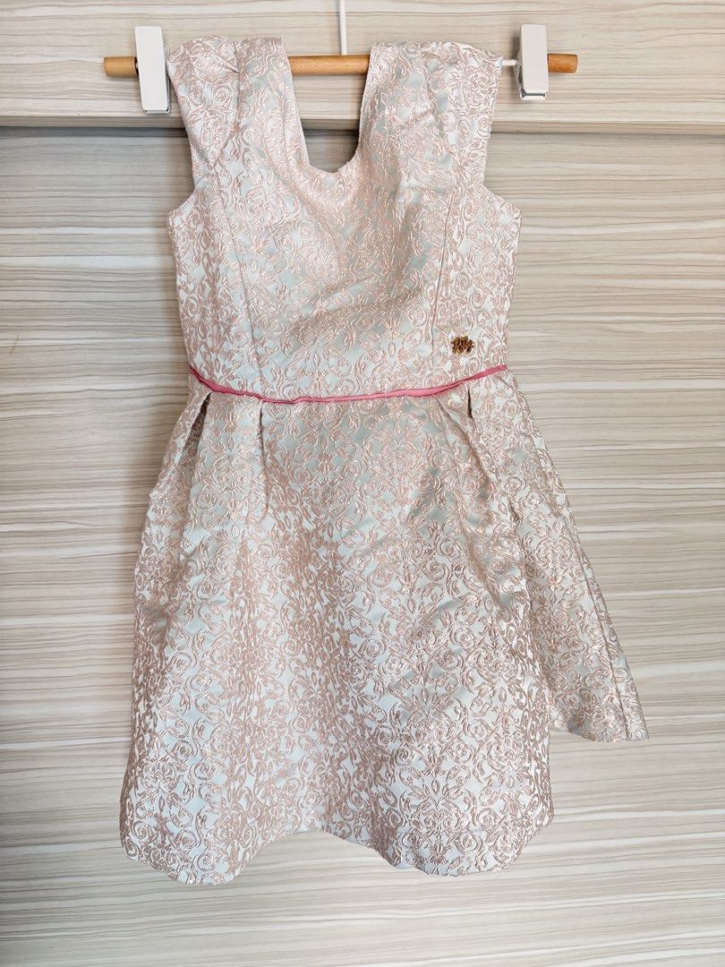 Robby Rabbit Classic Collection Size 4 Dress (Category: Babies & Kids Fashion) located in Taguig. Submitted by _annaq_ (Listing ID 1460769707, Image 1). Description: - Robby Rabbit Classic Collection dress, size 4 - Lovely pink and white brocade pattern - Thin pink ribbon detail at the waist - Perfect for parties and special occasions For everyone’s fairness and transparency, kindly read Seller's Policy first before making an offer. 😊 1. Please 