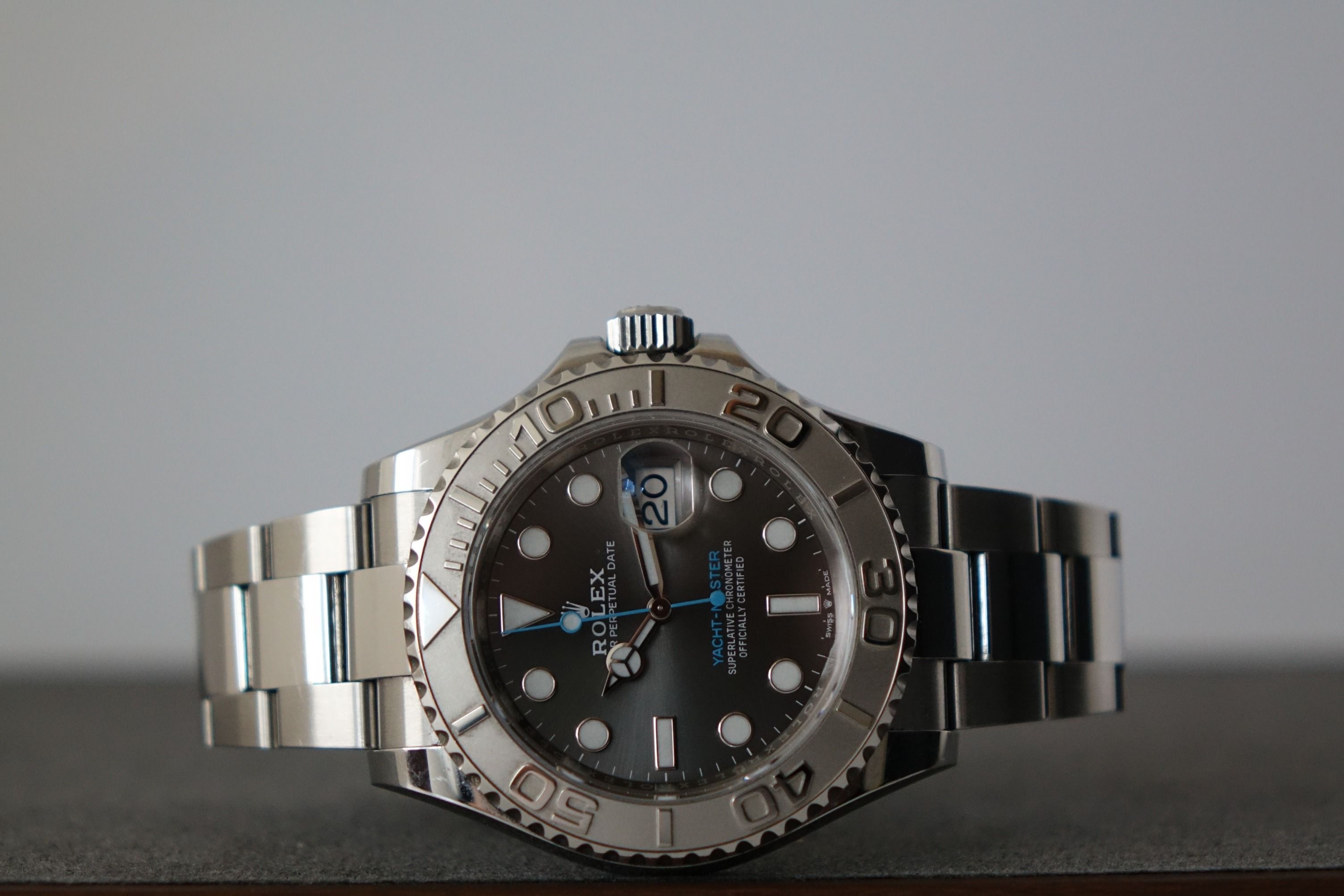 Rolex Yacht-Master 40 Rolesium 126622 Sunburst Rhodium Full Set (Category: Watches) located in Singapore. Submitted by wristime (Listing ID 1461074567, Image 3). Description: Join our tele-gram channel for the latest updates! https://bit.ly/4rwZ2Mp Retails for S$18,600. The Rolex Yacht-Master 40 brings a more refined take on the brand’s nautical sports watches, combining a 40mm Oystersteel case and bracelet with a solid 950 platinum bidirectional