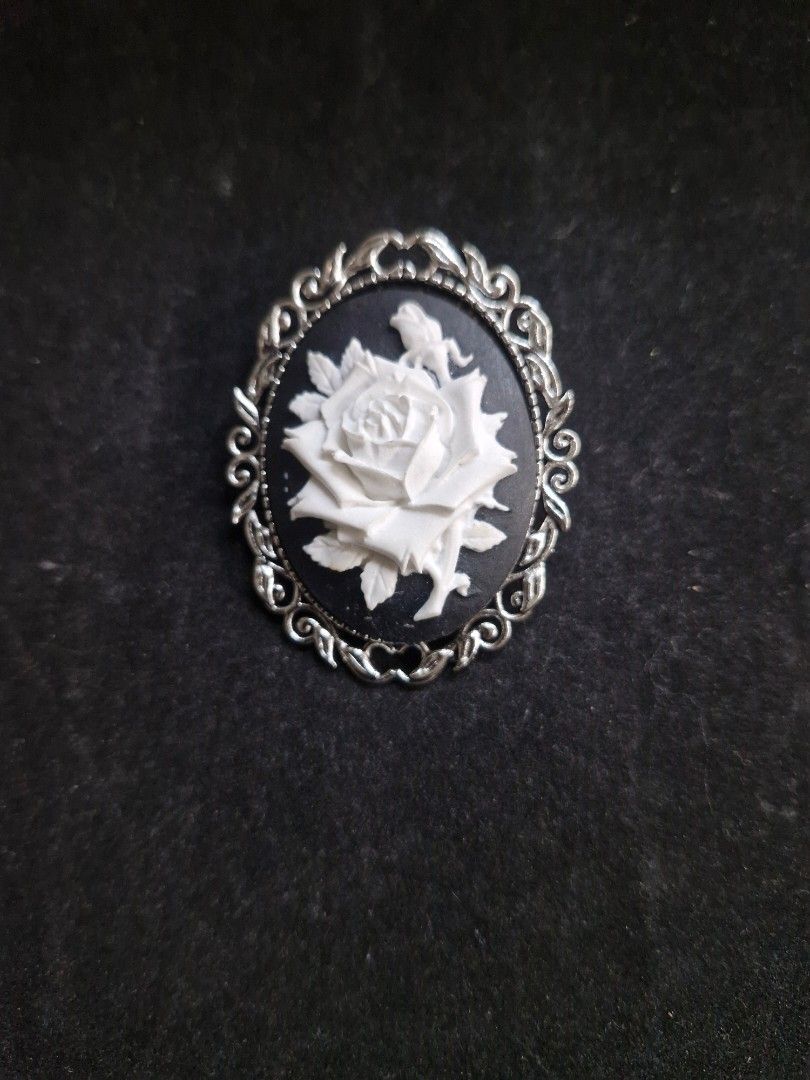 Rose Brooch 2 (Category: Brooches) located in Taguig. Submitted by mommaschoice (Listing ID 1461069859, Image 1). Description: Brand New Unisex use Unique design Ships nationwide.
