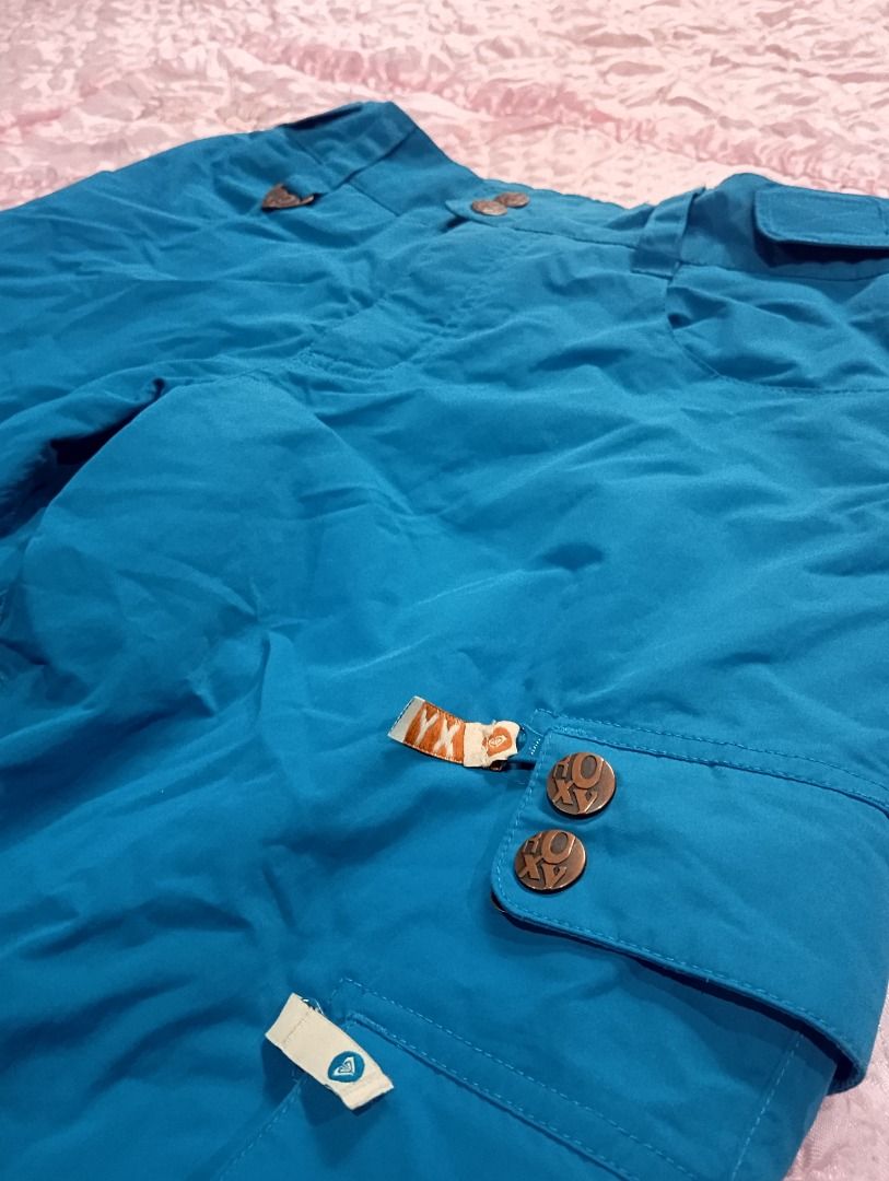 Roxy Teal Flared Pants (Category: Other Bottoms) located in Balanga. Submitted by elle.armoire (Listing ID 1461043559, Image 2). Description: - Teal Roxy ski pants - size: 28 waist line - length: 41 - rise l: 10 - Features convenient cargo pockets on the side - Adjustable waist for a comfortable fit - Designed for excellent mobility on the slopes - Made with durable material.