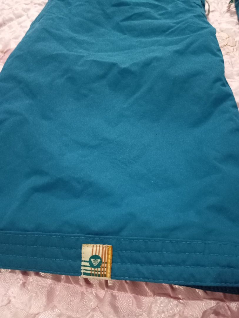 Roxy Teal Flared Pants (Category: Other Bottoms) located in Balanga. Submitted by elle.armoire (Listing ID 1461043559, Image 3). Description: - Teal Roxy ski pants - size: 28 waist line - length: 41 - rise l: 10 - Features convenient cargo pockets on the side - Adjustable waist for a comfortable fit - Designed for excellent mobility on the slopes - Made with durable material.