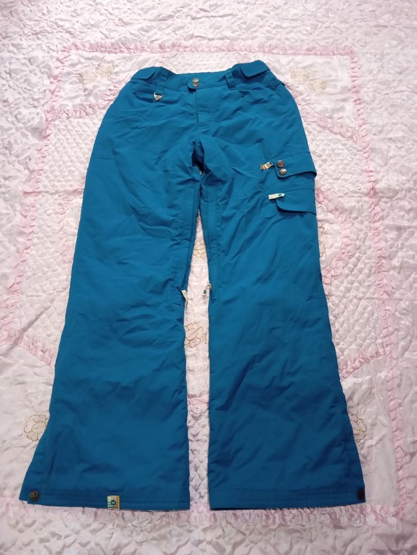 Roxy Teal Flared Pants (Category: Other Bottoms) located in Balanga. Submitted by elle.armoire (Listing ID 1461043559, Image 1). Description: - Teal Roxy ski pants - size: 28 waist line - length: 41 - rise l: 10 - Features convenient cargo pockets on the side - Adjustable waist for a comfortable fit - Designed for excellent mobility on the slopes - Made with durable material.