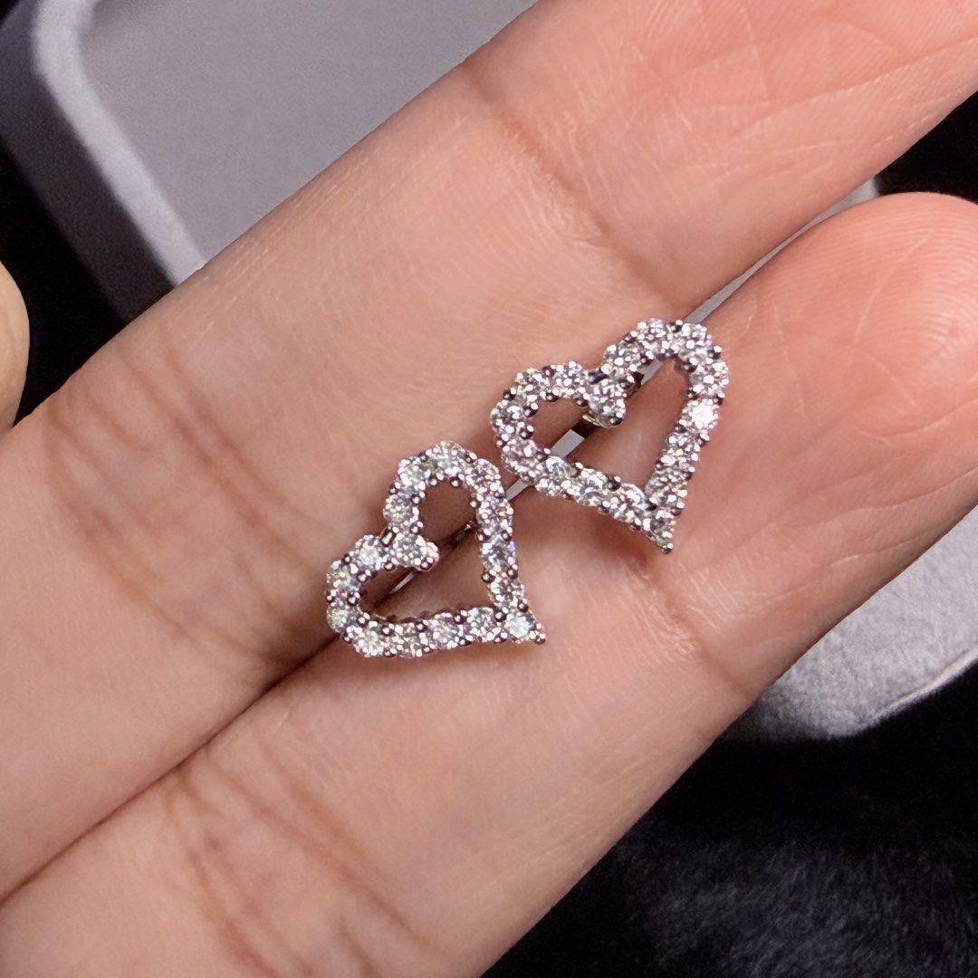 S925 Accessories (Category: Earrings) located in Cavite. Submitted by jahnnan07 (Listing ID 1461005488, Image 2). Description: Lab Grown Dias, Moissanite.