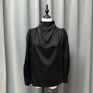 (Category: ) located in . Submitted by shopaholicwardrobe_ (Listing ID 1461080134, Image 1). Description: .