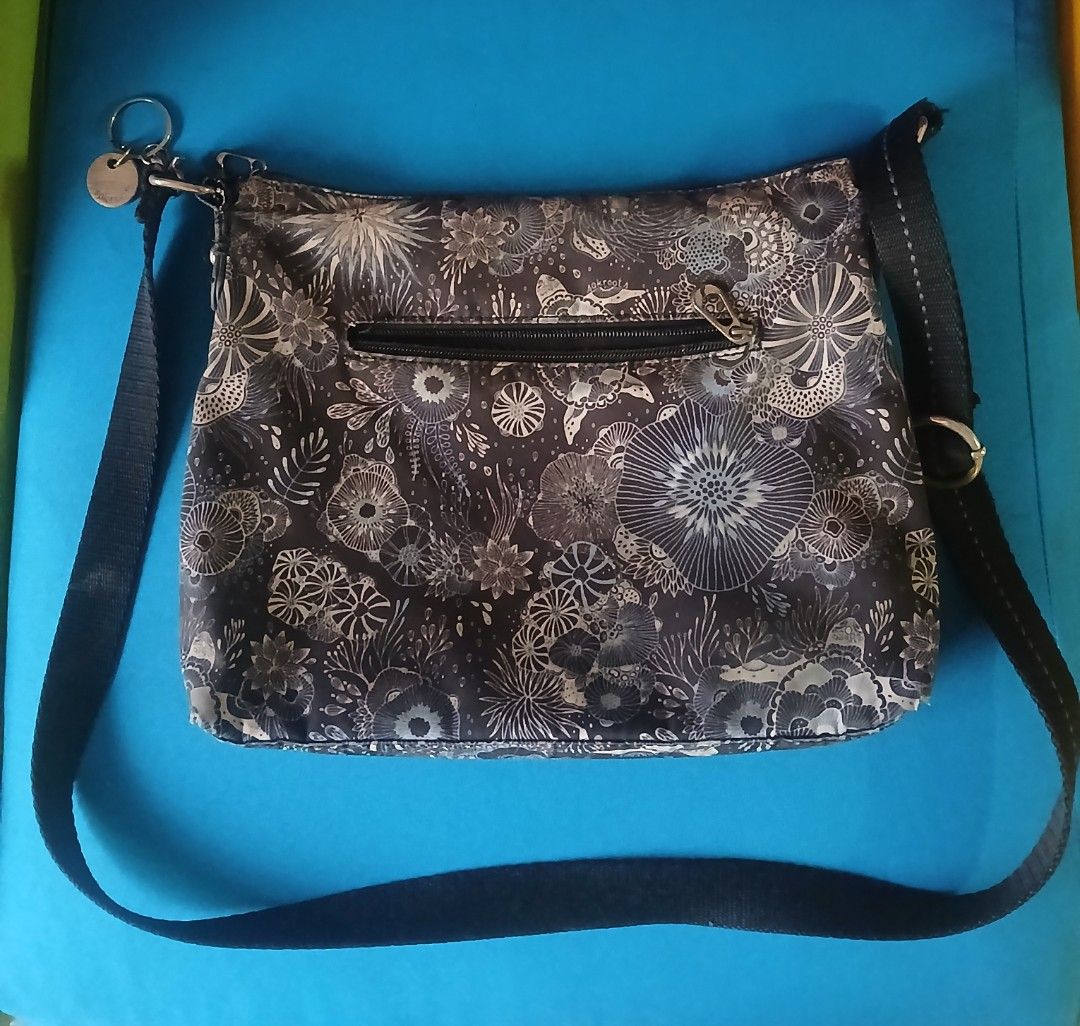 Sakroots Crossbody Bag (Category: Cross-body Bags) located in Quezon City. Submitted by goldenearth_14ecb6 (Listing ID 1460982739, Image 2). Description: - Stylish Sakroots crossbody bag with a vibrant print. - Multiple pockets inside for excellent organization. - Features a convenient zip pocket on the back.and front - Adjustable strap for a comfortable fit. - in good condition - perfect for everyday use.
