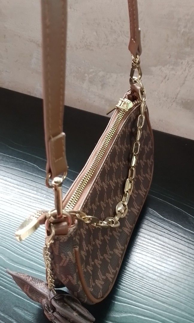 Sale! Shoulder Bag (Category: Shoulder Bags) located in Batangas. Submitted by zenrez_shop (Listing ID 1461058099, Image 2). Description: No issue like new.