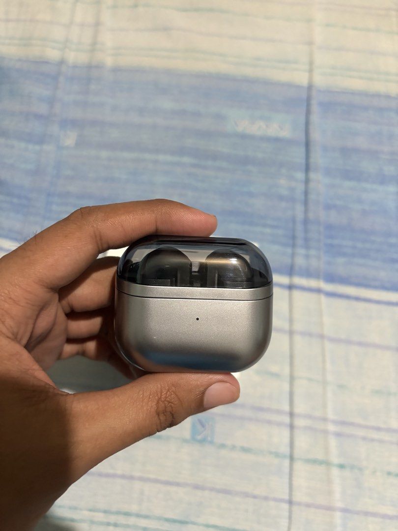 Samsung Galaxy Buds 3 (Category: Headphones & Headsets) located in Batangas. Submitted by arbyyyyy (Listing ID 1461038158, Image 3). Description: Samsung Galaxy Buds 3 Silver Original Price: 8,990 Selling Price: 4,000.