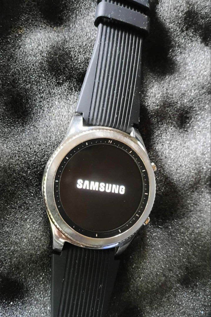 Samsung S3 classic (Category: Wearables & Smart Watches) located in Manila. Submitted by marty2smoove (Listing ID 1460967574, Image 2). Description: Samsung Gear S3 Classic Model: SM-R770 Price: 4,000.00 with 1 original gear s3 straps and 2 galaxy watch straps with original charger no wire Included the Hard Case Briefcase Issue: Battery, nagwarning palobat na, magagamit mga more than 2-3hrs lang po siguro dependi sa gamit Lahat function naman fac