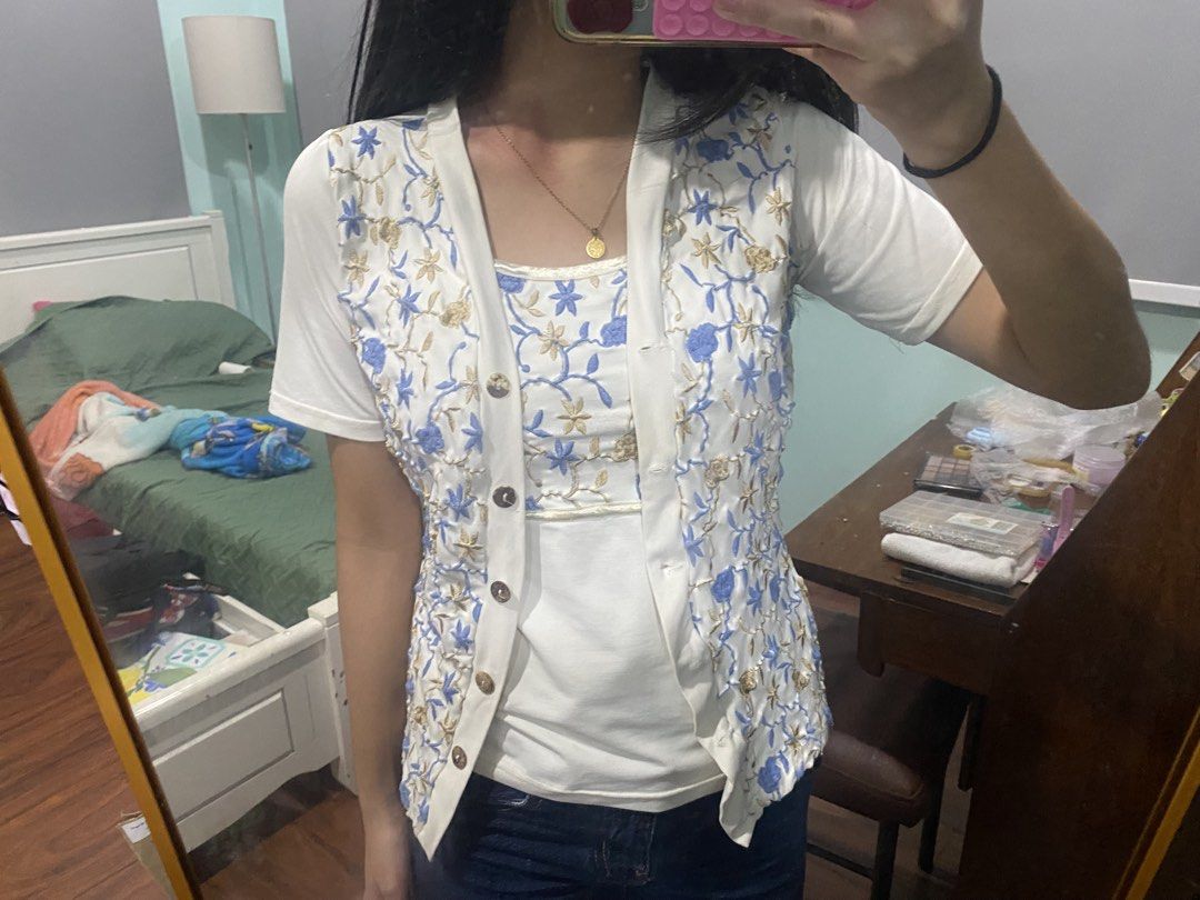 Sandro floral cardigan and top (Category: Sleeveless) located in Las Pinas. Submitted by ingridvdd012407 (Listing ID 1460980865, Image 1). Description: .