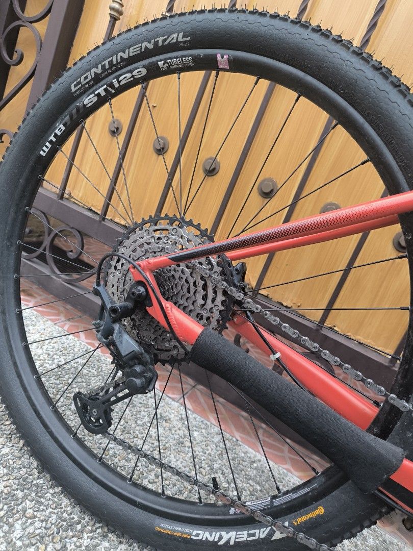SCOTT ASPECT 29/M SLX GS (40K) (Category: Bicycles) located in Quezon City. Submitted by negrosyante (Listing ID 1460943328, Image 2). Description: SCOTT ASPECT 950 29/MEDIUM SR SUNTOUR EPIXON FORK (AIR) 29ER/110MM FUNN KINGPIN HANDLEBAR FUNN HANDGRIP FUNN STEM NUKEPROOF HEADSET BX BLACK SEATPOST SELLE ITALIA ST3 SADDLE NUKEPROOF SEATCLAMP RITCHEY COMP XC CLIPLESS PEDAL SLX M7100 HYDRAULIC BRAKESET SLX M7100 SHIFTER 12S SLX M7100 RD 12S SLX M7100