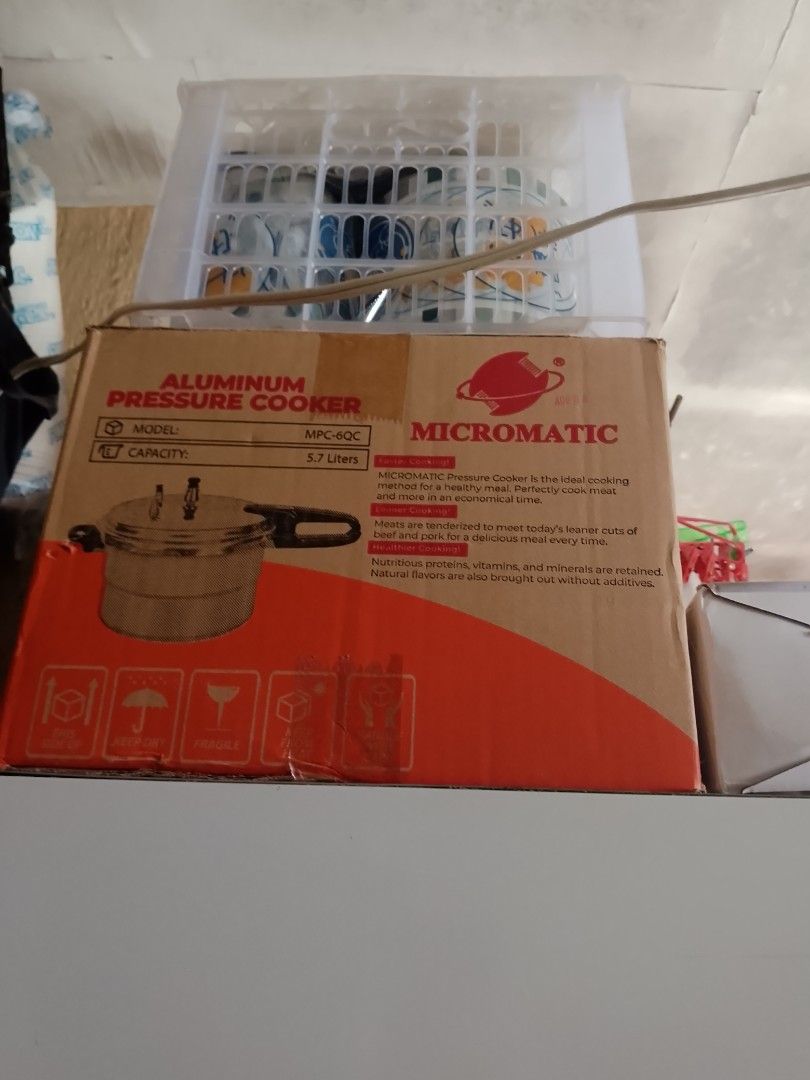 Sealer, pressure cooker,whipper (Category: Other Kitchen Appliances) located in Quezon City. Submitted by mama_yhe08 (Listing ID 1460934667, Image 3). Description: pressure cooker brand new whipper brand new plastic cup sealer used just for a week free film for pick up only.