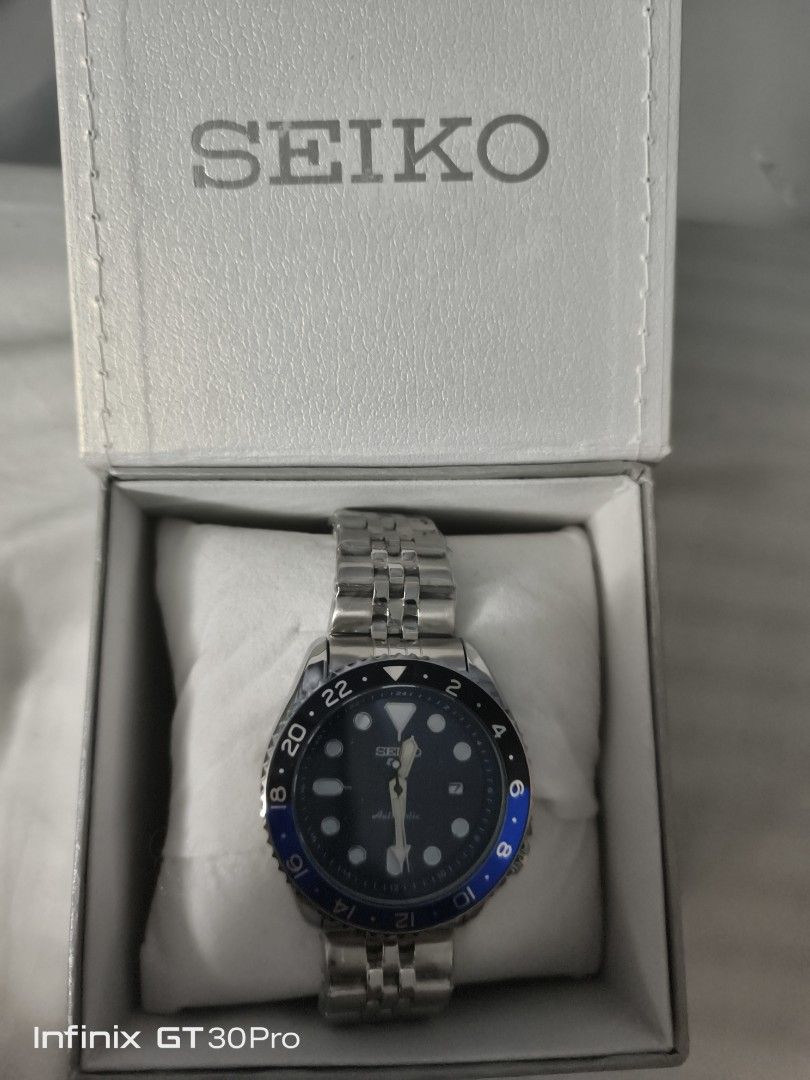 Seiko Automatic GMT Watch Blue Black Bezel (Category: Men's Watches) located in Bacoor. Submitted by aaronthefirst (Listing ID 1461107537, Image 2). Description: - Seiko Automatic Watch - Blue and Black GMT Bezel - Stainless Steel Bracelet - Comes with Original Seiko Box - Ideal for Travel or Everyday Wear - Reliable Automatic Movement - Top Grade Quality.