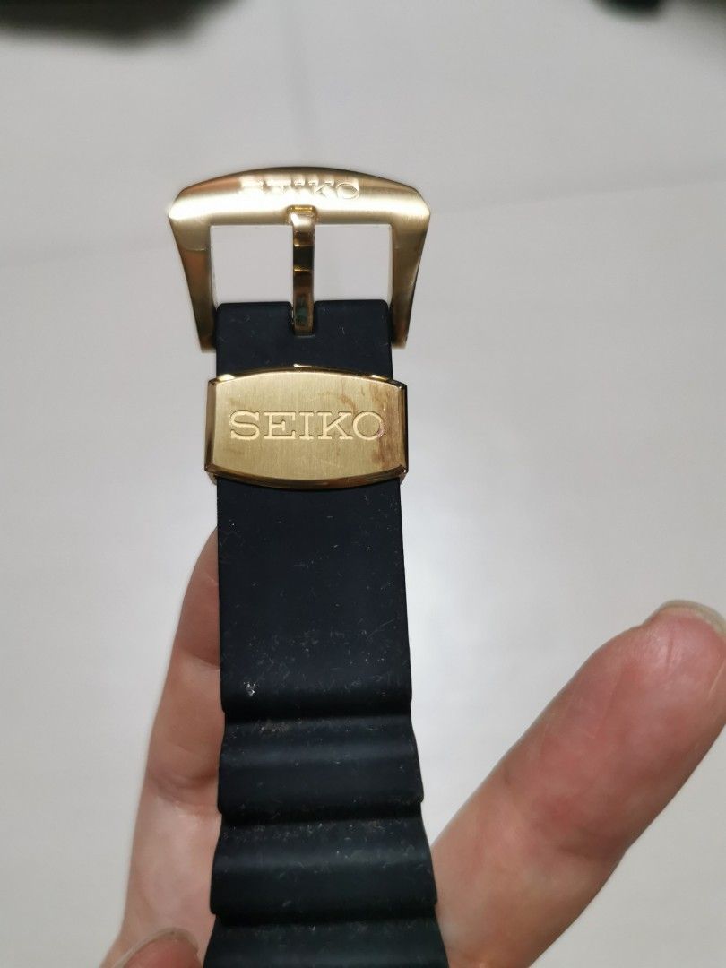 SEIKO黑金扇貝 tuna，型号SRPA82K1，自動機械表，200米防水，綠色夜光 （分類：手錶）位於 Hong Kong。 由 ahweilau 提交（商品編號 1461022152，圖片 3）。簡介： SEIKO prospex 黑金tuna，型号SRPA82K1，自動機械表，200米防水，3針有day date, 綠色夜光。香港行貨。有單有guarantee card。新舊如圖。少用閒置。零售價HKD 5,160。。