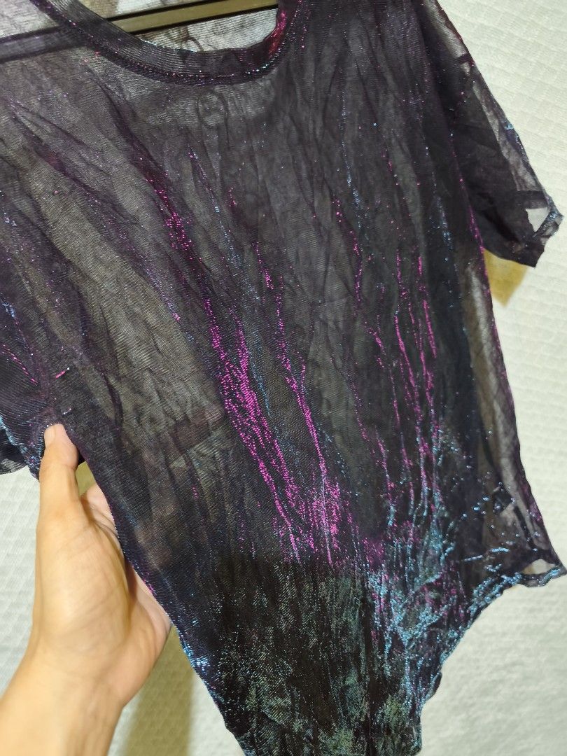 Sheer Mesh Sparkly Top (Category: Sleeveless) located in La Paz. Submitted by carou89146 (Listing ID 1461074102, Image 2). Description: - Black sheer mesh top - Iridescent threads with pink and blue shimmers - Short sleeves - Crew neck - Ideal for layering over bralettes or camisoles - Great for nights out or festivals.