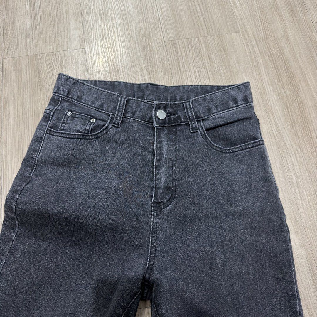 SHEIN Dazy Grey Denim Jeans (Category: Jeans) located in Manila. Submitted by sg.21 (Listing ID 1461056489, Image 2). Description: - Brand: Dazy - Color: Grey - Fit: Straight Leg - Closure: Button and Zip - Pockets: Two front, two back - Material: 75% Cotton, 24% Polyester, 1% Elastane - Size: M - Ideal for: Everyday wear Waist 13” Length 35”.