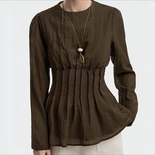 (Category: ) located in . Submitted by wardrobe.g (Listing ID 1460989704, Image 1). Description: .