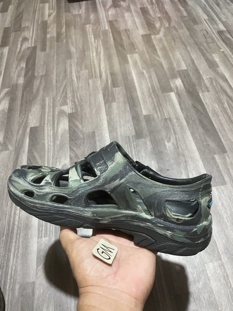 Shimano Camo Water Sandals (Category: Slippers & Slides) located in Cebu City. Submitted by freemoon.b85e0c (Listing ID 1461095875, Image 2). Description: Shimano Camou Water Sandal Legit/2nd hand Size 7 us/40 euro/25 cm Price 750 plus sf Slight heeldrags .