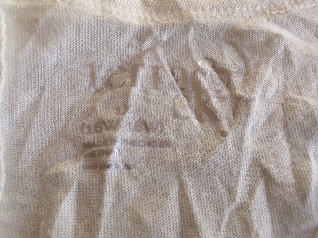 Shirt US BNEWTAG (FREE) (Category: Shirts) located in Los Banos. Submitted by mania-62906 (Listing ID 1460945754, Image 2). Description: BNewtag. US 1X Large. White..