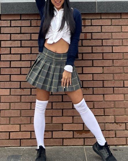 Short Pleated Plaid Skirt (Category: Skirts) located in Pasig City. Submitted by jgbeautique (Listing ID 1460987982, Image 1). Description: Used only once in Disneyland. I am 5’2” for reference on the length RFS: I dont need it anymore.